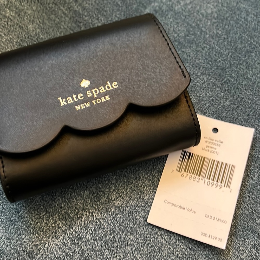 BNWT Gemma small flip wallet